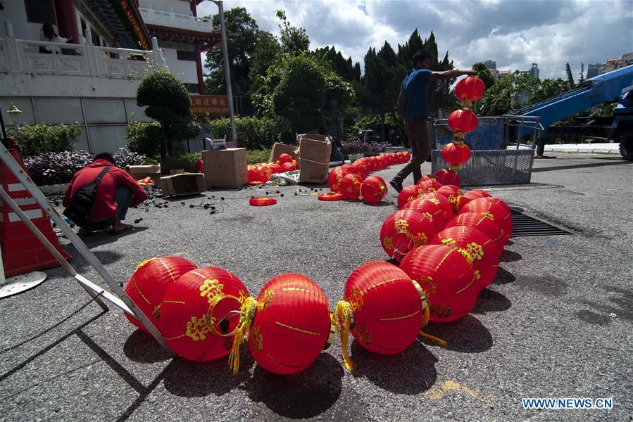 Workers prepare to hang lanterns in preparation of the celebration of Chinese lunar New Year in Thean Hou Temple in Kuala Lumpur, Malaysia, Jan. 3, 2019. (Xinhua/Chong Voon Chung)