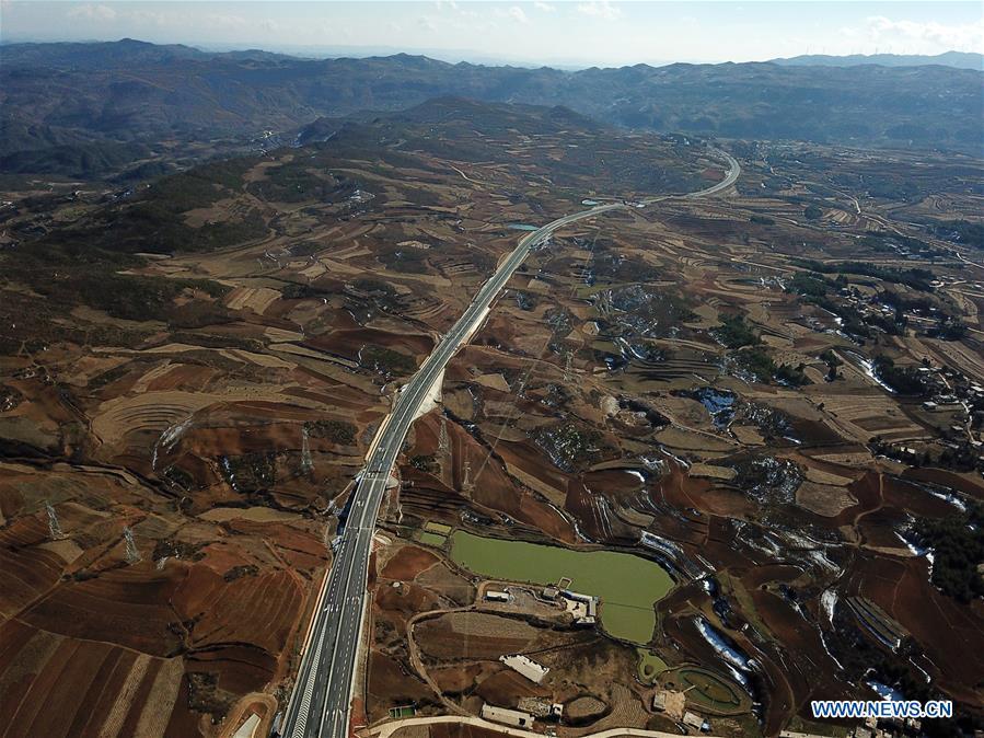 Aerial photo taken on Jan. 3, 2019 shows a part of the Liupanshui-Weining Highway in southwest China\'s Guizhou Province. The Liupanshui-Weining Highway with a highest altitude of 2,260 meters, the highest highway in the province, opened to traffic on Thursday. (Xinhua/Yang Wenbin)
