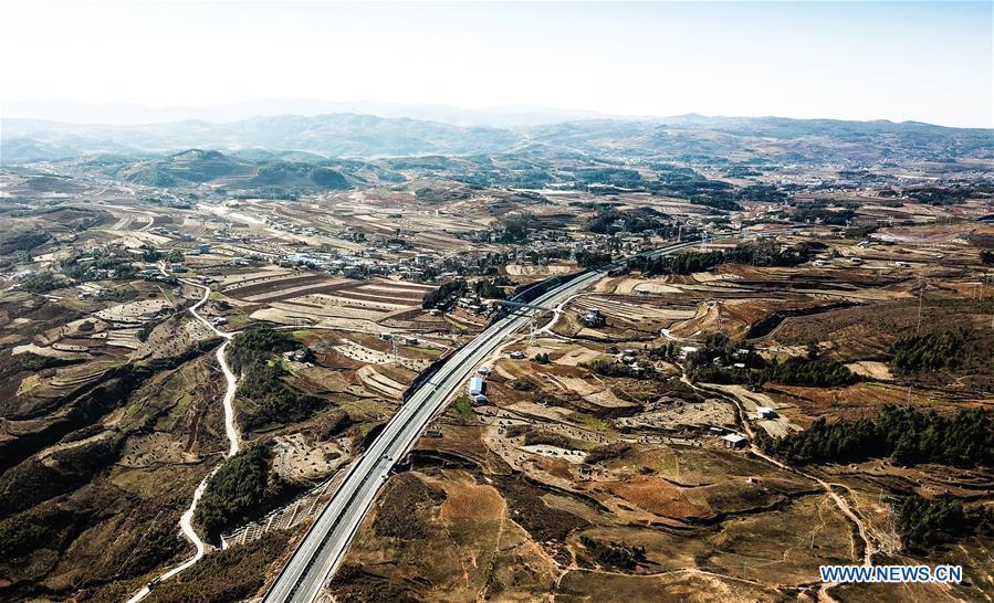 Aerial photo taken on Jan. 3, 2019 shows a part of the Liupanshui-Weining Highway in southwest China\'s Guizhou Province. The Liupanshui-Weining Highway with a highest altitude of 2,260 meters, the highest highway in the province, opened to traffic on Thursday. (Xinhua/Tao Liang)