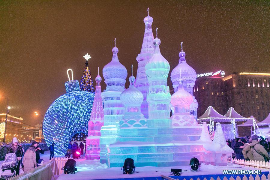 Photo taken on Jan. 3, 2019 shows an ice sculpture of Saint Basil\'s Cathedral in Moscow, Russia. Moscow ice festival opened in Victory Park from Dec. 29, 2018 to Jan. 13, 2019. (Xinhua/Bai Xueqi)