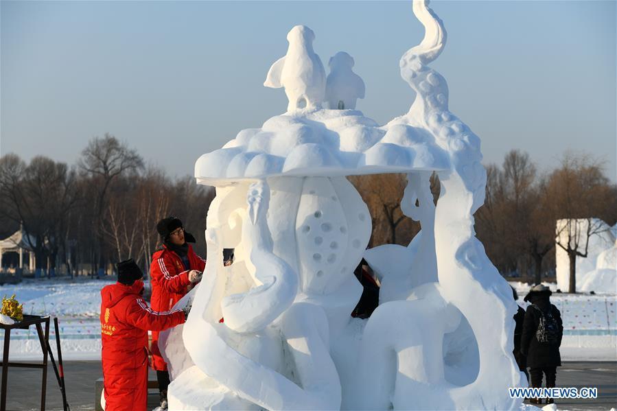 Participants work on a snow sculpture at the Sun Island International Snow Sculpture Art Expo park in Harbin, northeast China\'s Heilongjiang Province, Jan. 6, 2019. The four-day snow sculpture competition of college students attracted over 70 participants from 17 colleges across China. (Xinhua/Wang Song)