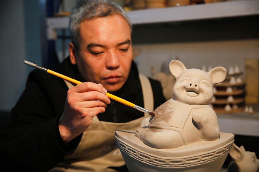 A Ru porcelain pig is shown at the studio of Wang Guoqi in Baofeng county, Pingdingshan city, Central China\'s Henan Province, Jan. 7, 2019.  (Photo/Asianewsphoto)