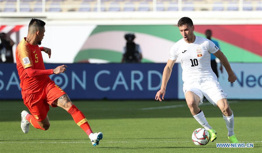 Mirlan Murzaev (R) of Kyrgyz Republic competes during the group C match between China and Kyrgyz Republic of the AFC Asian Cup UAE 2019 in Al Ain, the United Arab Emirates (UAE), on Jan. 7, 2019. China won 2-1. (Xinhua/Li Gang)