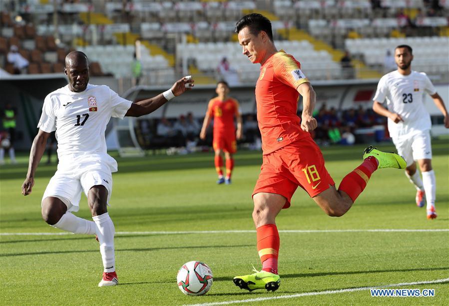 Gao Lin (front R) of China competes during the group C match between China and Kyrgyz Republic of the AFC Asian Cup UAE 2019 in Al Ain, the United Arab Emirates (UAE), on Jan. 7, 2019. China won 2-1. (Xinhua/Li Gang)