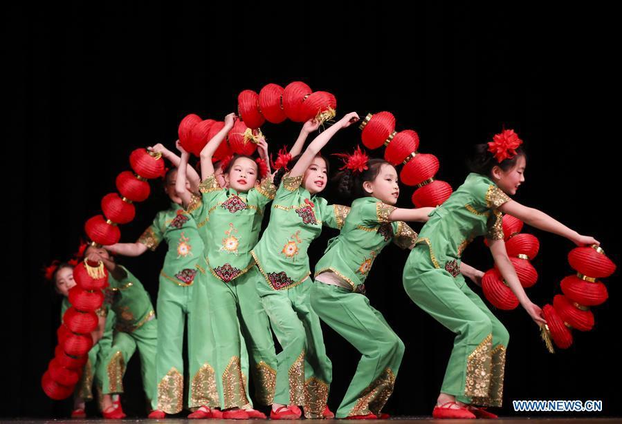 Students from the Great Wall Chinese School perform \