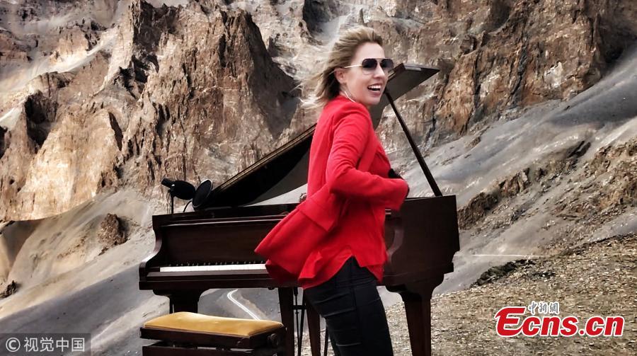 Evelina De Lain, 41, performed Chopin\'s Nocturnes No 2 in E flat major and No 20 in C sharp minor during a 90-minute performance up a 5,000m Himalayan mountain pass, setting the world record for the highest ever classical music concert. The pianist was joined by a team who helped to drive and carry the Challen piano to the Singela Pass in the Himalayas, India. (Photo/VCG)