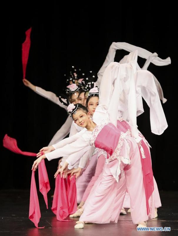 Students from the Chunhui Chinese School perform a classic Chinese dance during a New Year celebration organized by Greater Philadelphia Chinese School of Union (GPCSU) in Philadelphia, the United States, on Jan. 6, 2019. More than 100 young Chinese Americans have charmed fans of traditional Chinese folk dances and costumes in a grand New Year celebration performance. (Xinhua/Wang Ying)