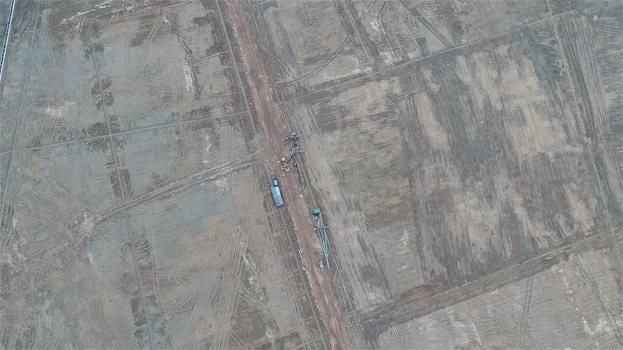Aerial photo taken on Jan. 3, 2018 shows a tract of land for Tesla Shanghai Gigafactory in Lingang Area in Shanghai, east China. U.S. electric carmaker Tesla Inc. on Monday broke ground on its Shanghai factory, becoming the first to benefit from a new policy allowing foreign carmakers to set up wholly-owned subsidiaries in China. The new plant, Tesla\'s first outside the United States, is located in Lingang Area, a high-end manufacturing park in the southeast harbor of Shanghai. It is designed with an annual capacity of 500,000 electric cars. Tesla signed the agreement with the Shanghai municipal government in July 2018 to build the factory. In October, the company was approved to use an 864,885-square-meter tract of land in Lingang for its Shanghai plant. (Xinhua/Ding Ting)