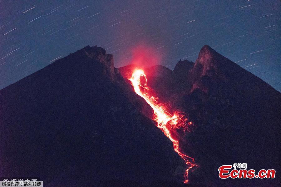 Mount Merapi volcano spews smoke in Java island, Indonesia, Jan. 6, 2019. (Photo/VCG)