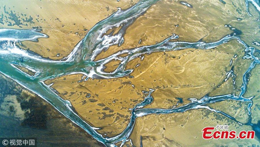 An aerial view of the frozen branches of the Yellow River in Yuncheng City, North China\'s Shanxi Province. (Photo/VCG)