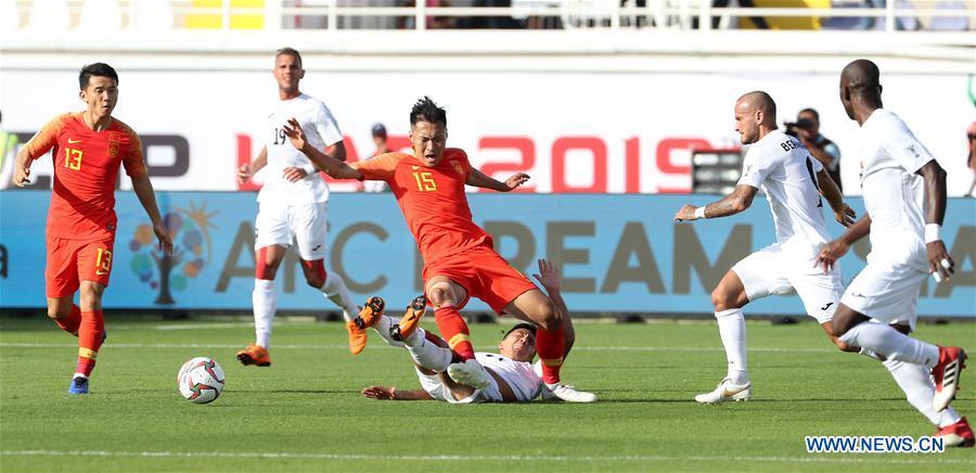 Wu Xi (C top) of China competes during the group C match between China and Kyrgyz Republic of the AFC Asian Cup UAE 2019 in Al Ain, the United Arab Emirates (UAE), on Jan. 7, 2019. China won 2-1. (Xinhua/Li Gang)