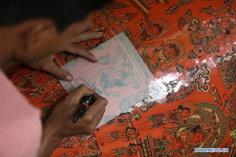 A man works on lacquerware at a workshop in Bagan, Mandalay Region of Myanmar, on Jan. 7, 2019. Lacquerware is one of Myanmar\'s traditional handicrafts and popular souvenirs for tourists. It is made of strips of bamboo, hair of horse tail and wood. (Xinhua/U Aung)