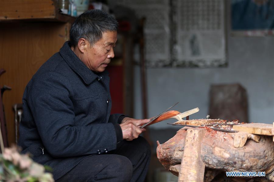 Villager Gao Zhenbao makes the pole of Erhu, a Chinese two-stringed bowed instrument at Yuequan Village of Miaoshan Town in Linyi City, east China\'s Shandong Province, Jan. 8, 2019. Yuequan is famous for its time-honored handmade Erhu, with more than 90 households dedicated to it in the village. (Xinhua/Zhang Chunlei)