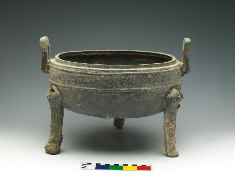 A bronze vessel unearthed at the Matengkong ruins in Xi\'an City, Shaanxi Province. Excavations from 2016 to 2018 have revealed the ruins were once home to rich cultural relics from six different periods, including the Eastern Zhou Dynasty (770 - 221BC). (Photo provided by Shaanxi Provincial Institute of Archaeology)