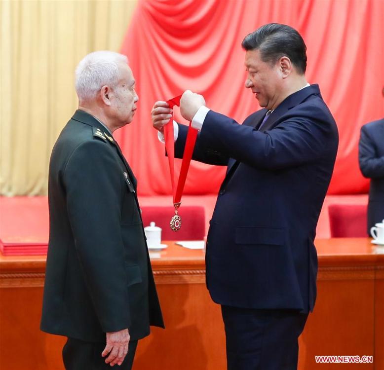 Chinese President Xi Jinping (R), also general secretary of the Communist Party of China (CPC) Central Committee and chairman of the Central Military Commission, presents China\'s top science award medal to Qian Qihu, an academician of the Chinese Academy of Engineering, during an annual ceremony to honor distinguished scientists, engineers, and research achievements at the Great Hall of the People in Beijing, capital of China, Jan. 8, 2019. Qian is from the Army Engineering University of the People\'s Liberation Army. (Xinhua/Xie Huanchi)