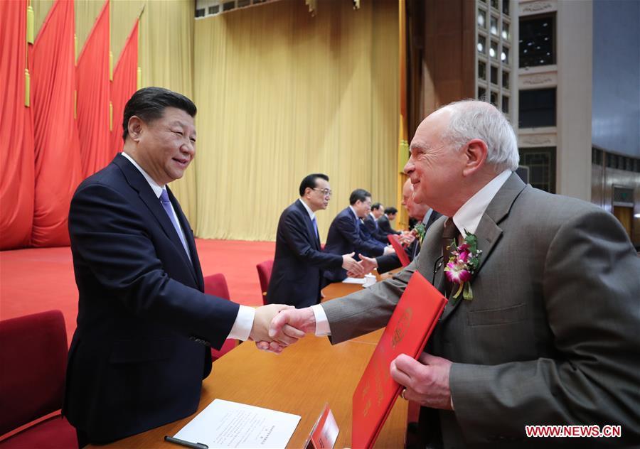 Chinese President Xi Jinping, also general secretary of the Communist Party of China (CPC) Central Committee and chairman of the Central Military Commission, other leaders and China\'s top science award winners Liu Yongtan and Qian Qihu, present certificates to representatives of the winners of the State Natural Science Award, the State Technological Invention Award, the State Scientific and Technological Progress Award, and the International Science and Technology Cooperation Award during an annual ceremony to honor distinguished scientists, engineers, and research achievements at the Great Hall of the People in Beijing, capital of China, Jan. 8, 2019. Liu Yongtan, an academician of the Chinese Academy of Sciences and the Chinese Academy of Engineering (CAE), is from the Harbin Institute of Technology, and Qian Qihu, a CAE academician, is from the Army Engineering University of the People\'s Liberation Army. (Xinhua/Ju Peng)