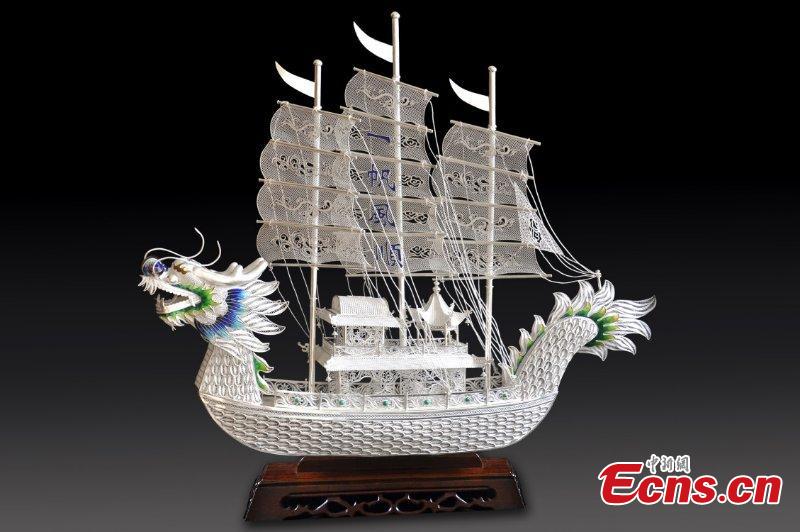Crafts made using silver thread in Chengdu City, Southwest China\'s Sichuan Province. The craft dates back to the Song Dynasty (960-1279) and involves time-consuming, elaborate steps to pull a one-meter silver piece into a 1000-meter thin thread, which is then used to make all kinds of handmade works. In 2008, the craft was included as a national intangible cultural heritage. (Photo: China News Service/Zhong Xin)
