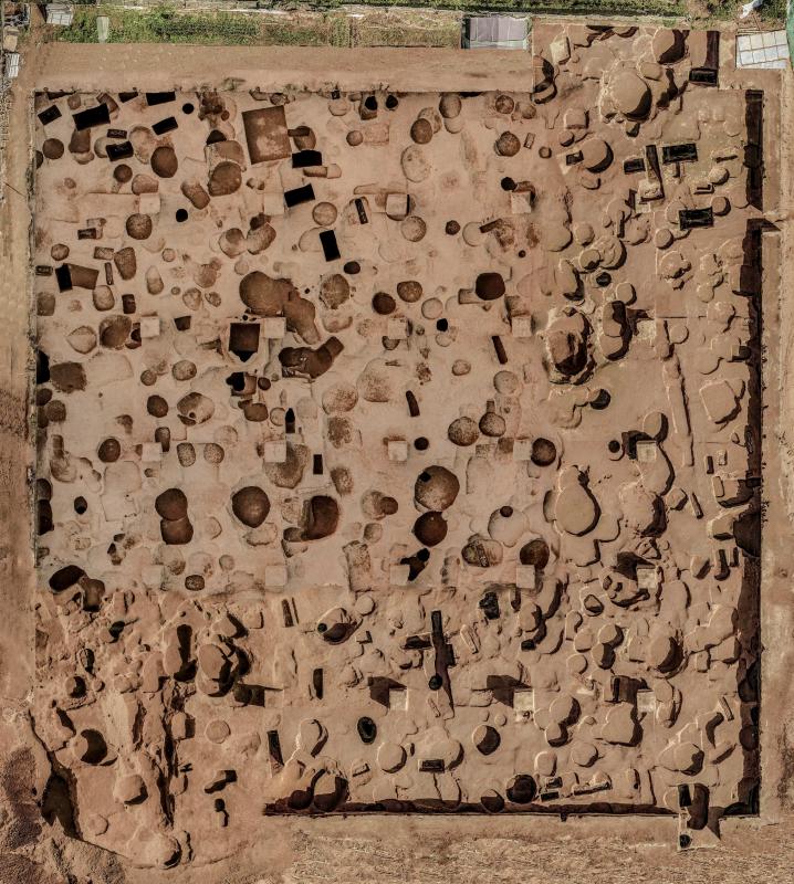 A view of an excavation site at the Matengkong ruins in Xi\'an City, Shaanxi Province. Excavations from 2016 to 2018 have revealed the ruins were once home to rich cultural relics from six different periods, including the Eastern Zhou Dynasty (770 - 221BC). (Photo provided by Shaanxi Provincial Institute of Archaeology)