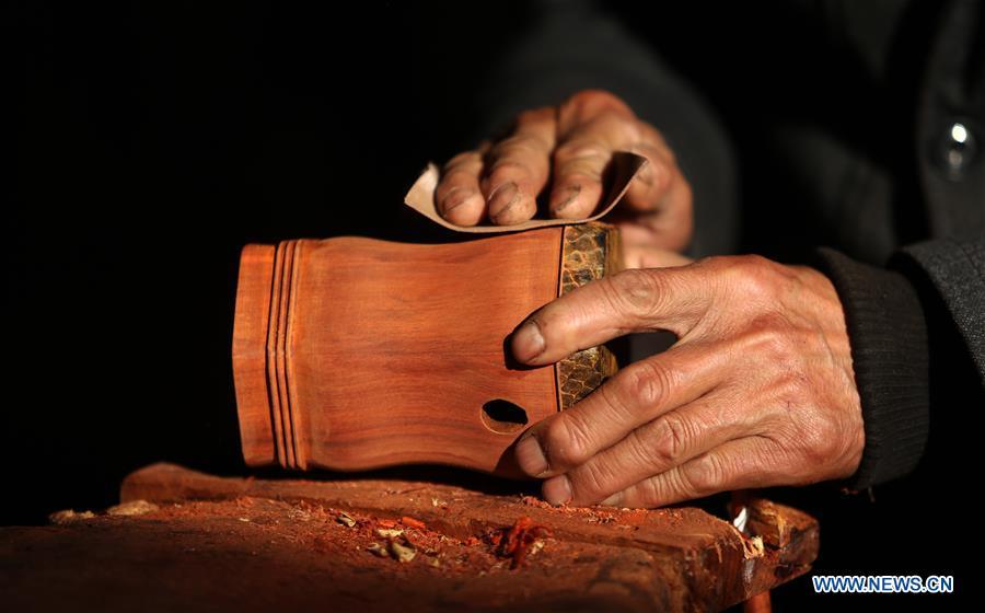 Villager Gao Zhenbao makes the tube of Erhu, a Chinese two-stringed bowed instrument at Yuequan Village of Miaoshan Town in Linyi City, east China\'s Shandong Province, Jan. 8, 2019. Yuequan is famous for its time-honored handmade Erhu, with more than 90 households dedicated to it in the village. (Xinhua/Zhang Chunlei)