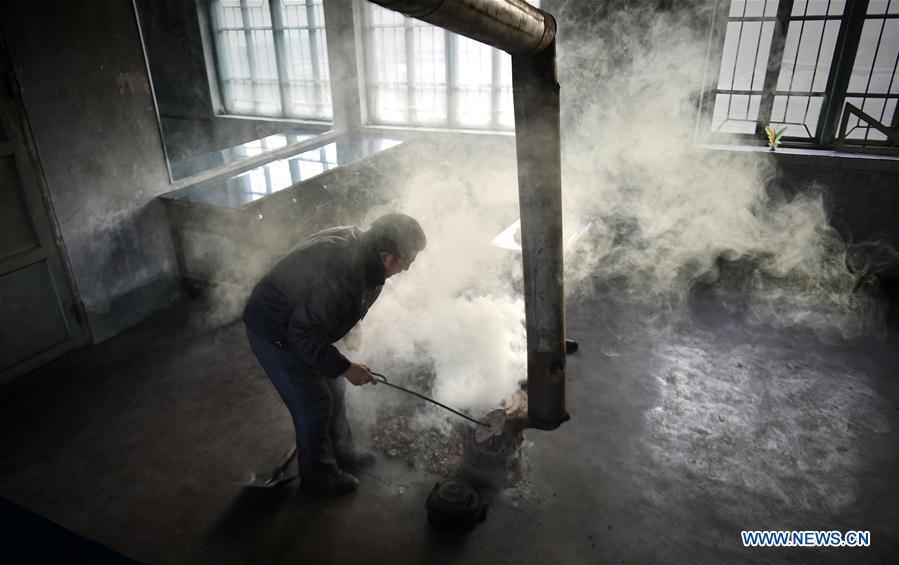 Hu Zhisheng makes a fire at Yantai primary school in Yantai Village of Lianhua Township in Tieling City, northeast China\'s Liaoning Province, Jan. 8, 2019. Located in a remote mountain village, most students of Yantai school had transferred to other places outside the mountain. Sun Xiaofeng, a third grade student, became the only student of the school in September last year taught by Hu Zhisheng, the only one faculty of Yantai primary school. (Xinhua/Yao Jianfeng)