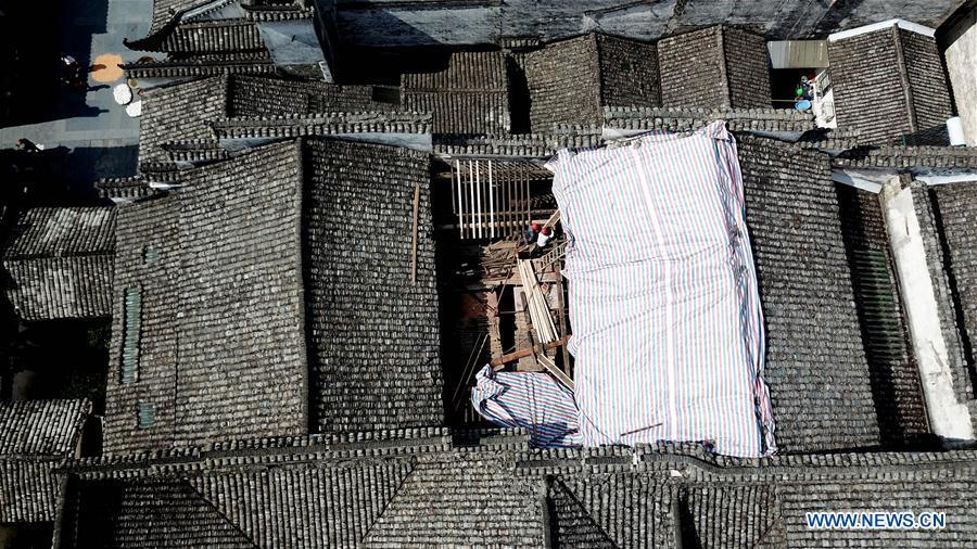 In this aerial photo taken on Sept. 19, 2018, workers repair an ancient building in Xidi Village of Yixian County, Huangshan, east China\'s Anhui Province. The National Cultural Heritage Administration will work out a plan to better protect cultural relics and speed up the creation of a safety oversight platform in 2019. Stressing the importance of such protection, Liu Yuzhu, head of the administration, said lax enforcement is a prominent problem that endangers cultural relics, at a meeting attended by cultural heritage administrators nationwide. (Xinhua/Zhang Duan)
