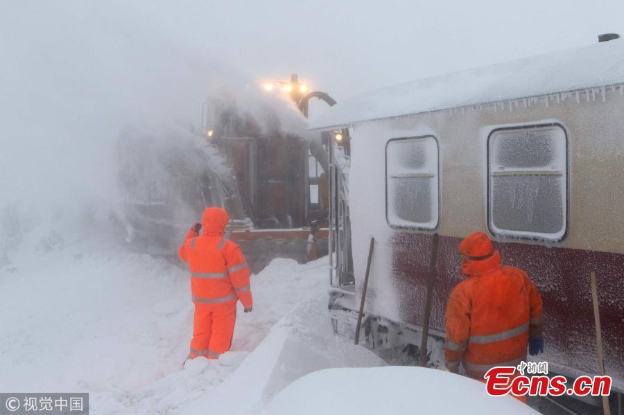 A steam train is stranded in heavy snow in Sierksdorf, German, Jan. 9, 2019. (Photo/VCG)