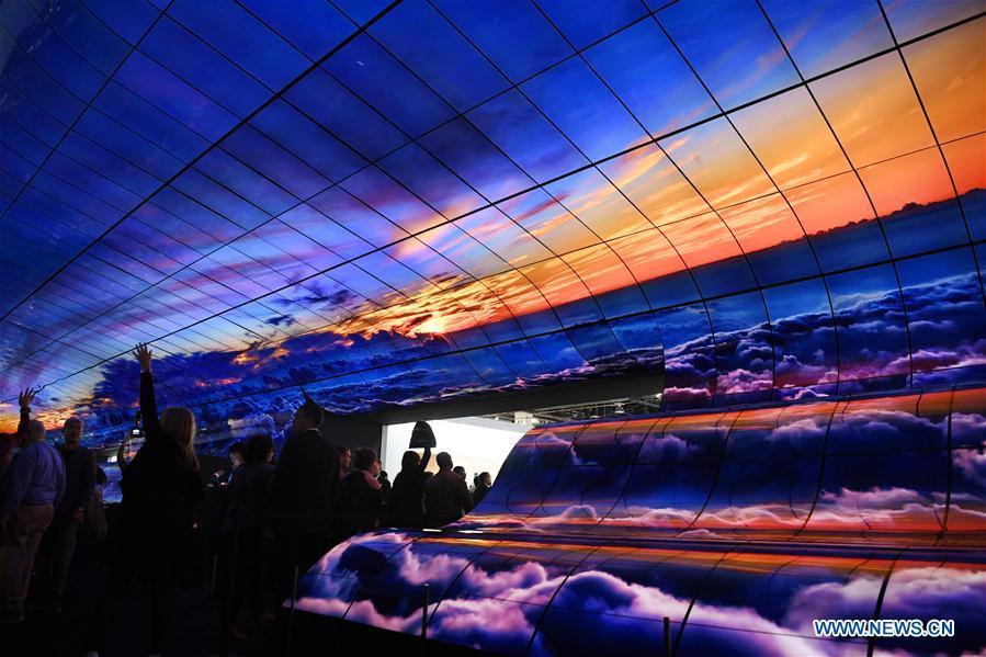 Visitors watch a giant curved display of LG during the Consumer Electronics Show (CES) in Las Vegas, the United States, on Jan. 8, 2019. 2019 CES highlights new displays from global companies, such as LG, Samsung and Sharp. CES, the world\'s largest trade show to present new products and technologies in the consumer electronics industry, runs till Friday, attracting about 4,500 exhibitors and 180,000 attendees in 2019. (Xinhua/Liu Jie)