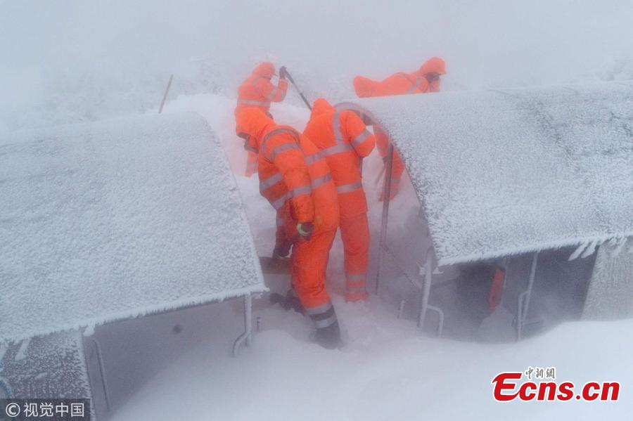 A steam train is stranded in heavy snow in Sierksdorf, German, Jan. 9, 2019. (Photo/VCG)