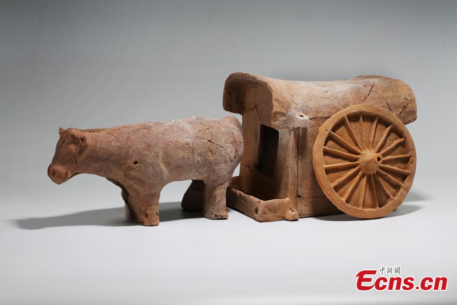 A relic unearthed at a ruins site in Leijia Village, Xixian New Area, Northwest China\'s Shaanxi Province. The Shaanxi Provincial Institute of Archaeology said excavations in 2017 and 2018 at the site’s 12 tombs uncovered relics from the Sixteen Kingdoms (304 to 439) period, including remains of objects used in worship. (Photo: China News Service/Zhong Xin)