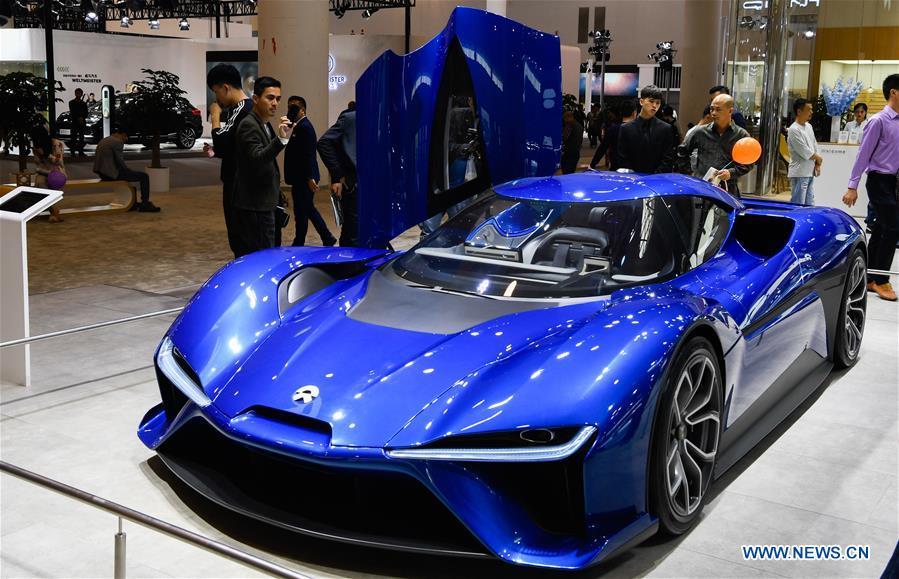 Visitors view a car from Chinese electric automaker Nio at Haikou New Energy Vehicle Exhibition in Haikou, south China\'s Hainan Province, Jan. 10, 2019. A total of 197 new energy vehicles were displayed at the exhibition. (Xinhua/Yang Guanyu)