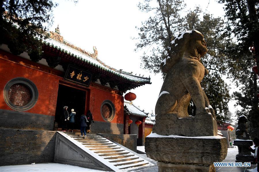 People visit Shaolin Temple after a snow in Dengfeng City, central China\'s Henan Province, Jan. 10, 2019. (Xinhua/Zhu Xiang)
