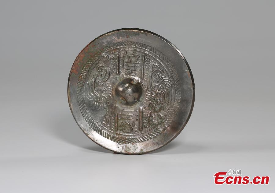 A relic unearthed at a ruins site in Leijia Village, Xixian New Area, Northwest China\'s Shaanxi Province. The Shaanxi Provincial Institute of Archaeology said excavations in 2017 and 2018 at the site’s 12 tombs uncovered relics from the Sixteen Kingdoms (304 to 439) period, including remains of objects used in worship. (Photo: China News Service/Zhong Xin)