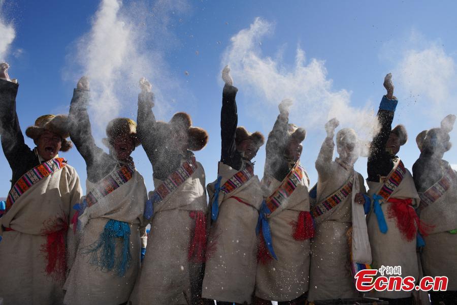 Tibetans hang prayer flags as part of celebrations for the New Year in the Tibetan calendar in Nyemo County, Southwest China\'s Tibet Autonomous region. In traditional highland barley farming areas, including Nyemo County, locals have a tradition of celebrating the Tibetan New Year one month early, so the celebrations do not affect farming. (Photo: China News Service/Sangdan Pingcuo)