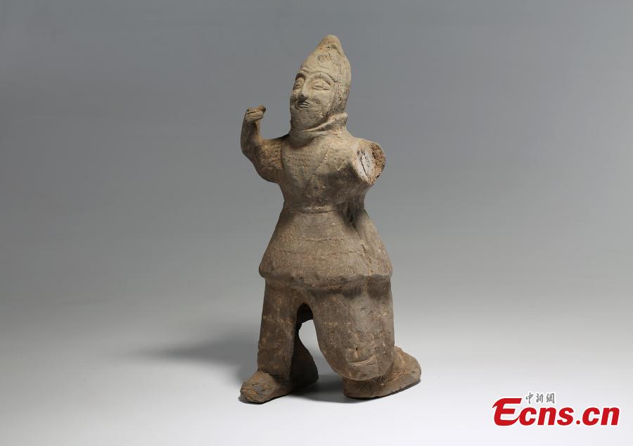 A relic unearthed at a ruins site in Leijia Village, Xixian New Area, Northwest China\'s Shaanxi Province. The Shaanxi Provincial Institute of Archaeology said excavations in 2017 and 2018 at the site’s 12 tombs uncovered relics from the Sixteen Kingdoms (304 to 439) period, including remains of objects used in worship. (Photo: China News Service/Zhong Xin)