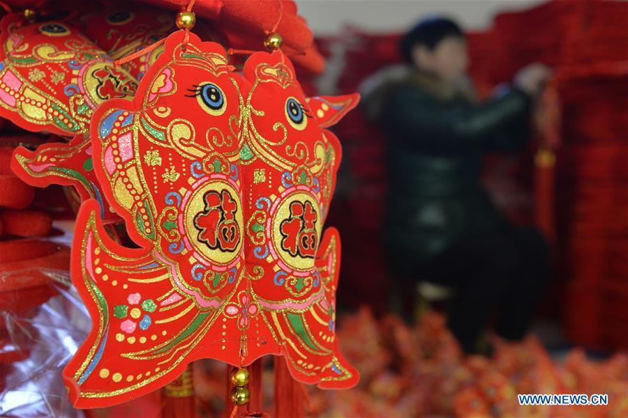 Villager Li Guofen makes Chinese knots in preparation for the upcoming Spring Festival in Xingtai County, north China\'s Hebei Province, Jan. 10, 2019. The Spring Festival, or Chinese Lunar New Year, falls on Feb. 5 this year. (Xinhua/Chen Lei)