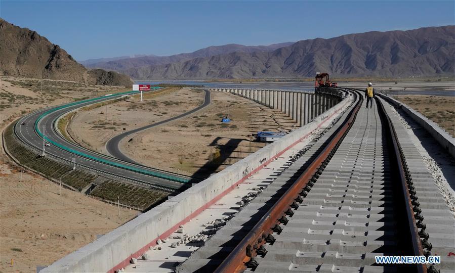 Photo taken on Oct. 16, 2018 shows the construction site of the Lhasa-Nyingchi section of the Sichuan-Tibet Railway in southwest China\'s Tibet Autonomous Region. In 2018, an investment of 4.2 billion yuan (623 million U.S. dollars) was made in railway construction in the region. (Xinhua/Purbu Zhaxi)