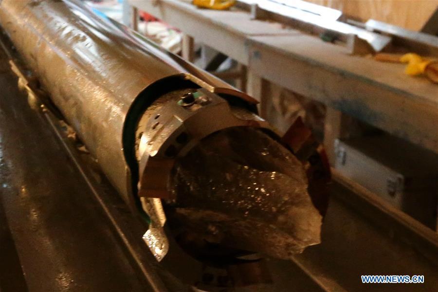 Photo taken on Jan. 12, 2019 shows the newly-drilled ice core on China\'s 35th Antarctic expedition at the Kunlun Station in Antarctica. (Xinhua/Liu Shiping)