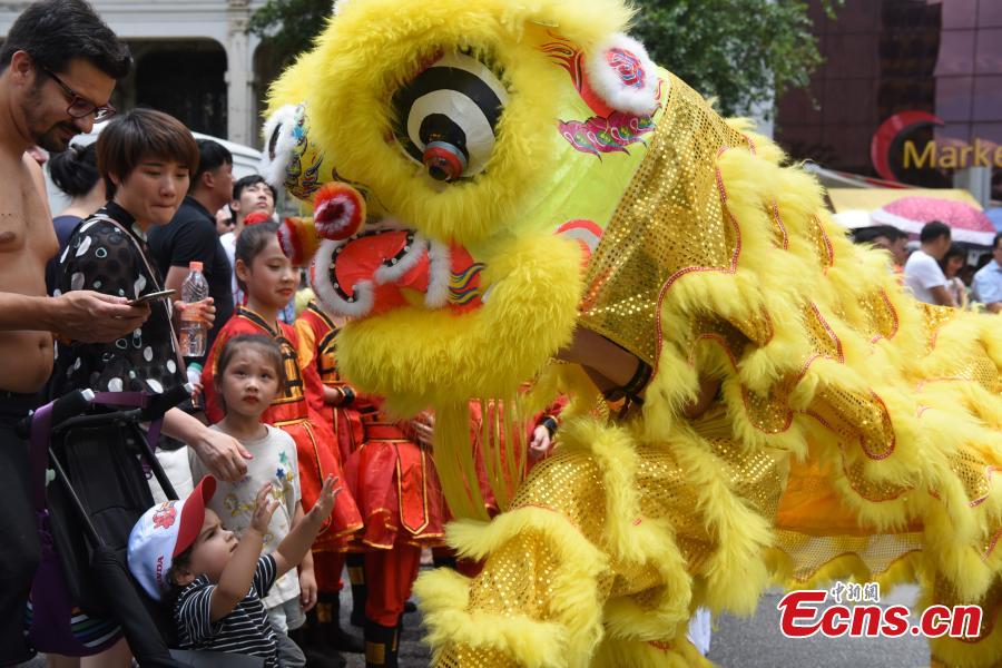 A performance to celebrate the upcoming Spring Festival, China\'s Lunar New Year, on Paulista Avenue, one of the most important avenues in Sao Paulo, Brazil, Jan. 13, 2019. Thousands of people watched the show organized by several local Chinese organizations. (Photo: China News Service/Mo Chengxiong)