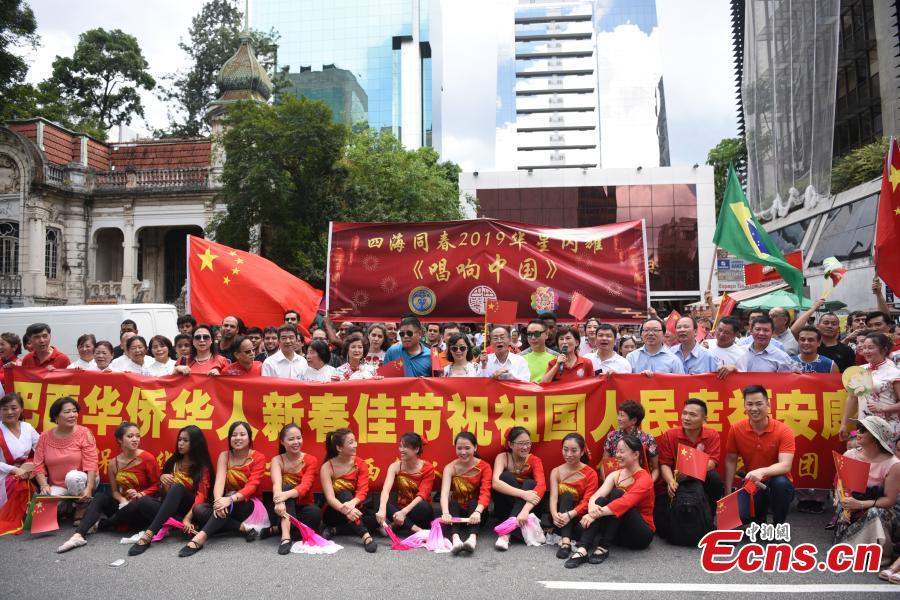 A performance to celebrate the upcoming Spring Festival, China\'s Lunar New Year, on Paulista Avenue, one of the most important avenues in Sao Paulo, Brazil, Jan. 13, 2019. Thousands of people watched the show organized by several local Chinese organizations. (Photo: China News Service/Mo Chengxiong)