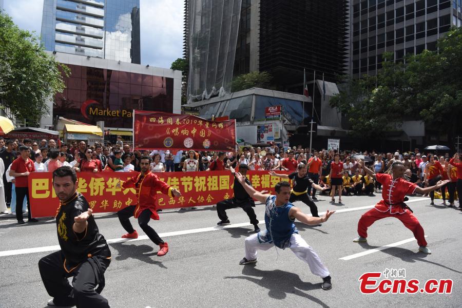 A performance to celebrate the upcoming Spring Festival, China\'s Lunar New Year, on Paulista Avenue, one of the most important avenues in Sao Paulo, Brazil, Jan. 13, 2019. Thousands of people watched the show organized by several local Chinese organizations. (Photo: China News Service/Mo Chengxiong)