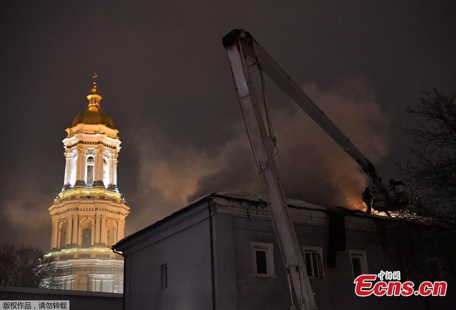 Firefighters try to extinguish a fire in one of the historic building of Kiev Pechersk Lavra, an historic Orthodox Christian monastery in the Ukrainian capital of Kiev on Jan. 14, 2019. According to the State Emergency Service\'s Kiev Department, there are no victims. Since its foundation, the Lavra has been a preeminent center of Eastern Orthodox Christianity in Eastern Europe and is one of the first to establish monasteries of Kievan Rus. (Photo/Agencies)