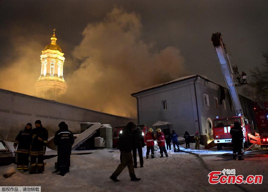 Firefighters try to extinguish a fire in one of the historic building of Kiev Pechersk Lavra, an historic Orthodox Christian monastery in the Ukrainian capital of Kiev on Jan. 14, 2019. According to the State Emergency Service\'s Kiev Department, there are no victims. Since its foundation, the Lavra has been a preeminent center of Eastern Orthodox Christianity in Eastern Europe and is one of the first to establish monasteries of Kievan Rus. (Photo/Agencies)