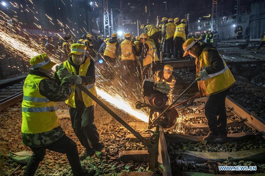 Workers cut steel rail on the construction site of Xi\'an Railway Station in Xi\'an, capital of northwest China\'s Shaanxi Province, Jan. 15, 2019. After six hours of continuous overnight work of 1,000 plus workers, the reconstruction and extension project of the Xi\'an Railway Station entered the phase of main project construction on Tuesday, which laid a solid foundation for the upcoming Spring Festival travel rush.(Xinhua/Tao Ming)