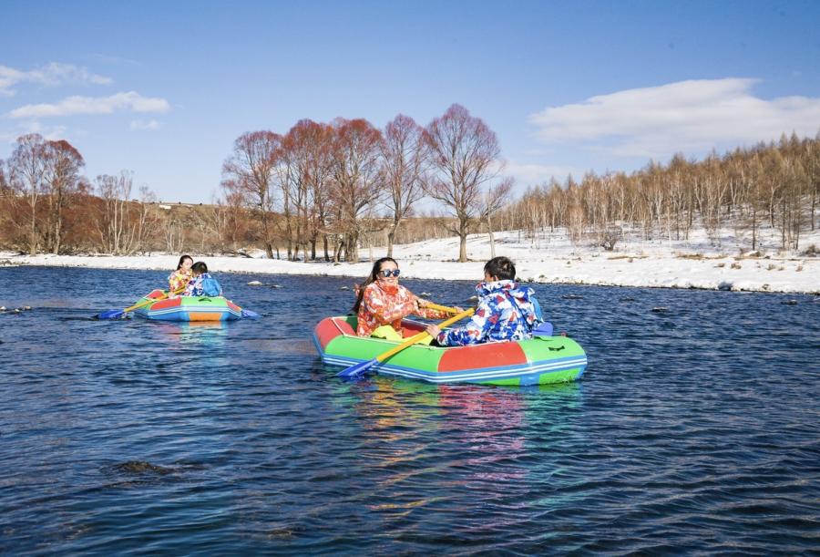 The river called Unfrozen River by the locals in Hinggan League of North China\'s Inner Mongolia autonomous region never freezes even when the temperature reaches minus 15-30 degrees Celsius. (Photo provided to chinadaily.com.cn)