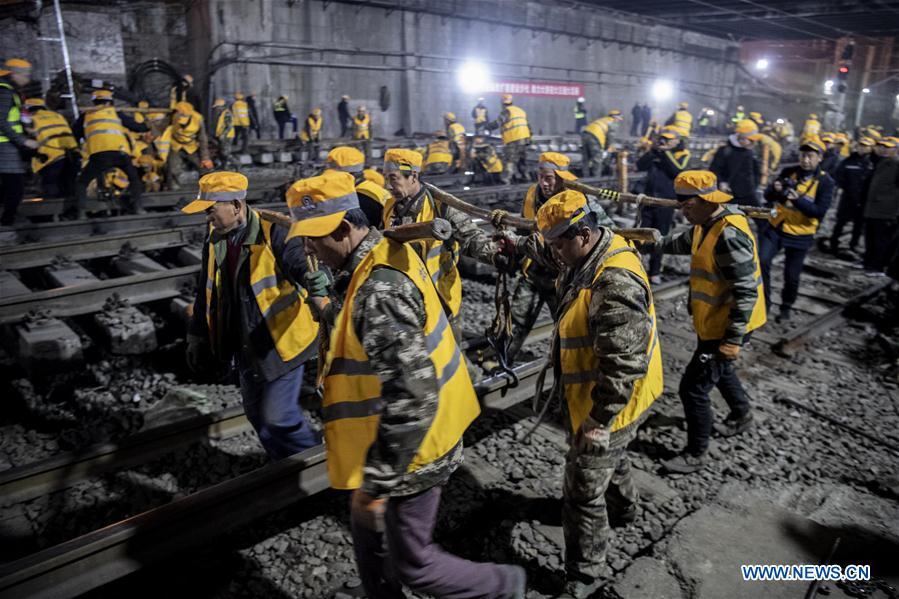 Workers carry steel rails on the construction site of Xi\'an Railway Station in Xi\'an, capital of northwest China\'s Shaanxi Province, Jan. 15, 2019. After six hours of continuous overnight work of 1,000 plus workers, the reconstruction and extension project of the Xi\'an Railway Station entered the phase of main project construction on Tuesday, which laid a solid foundation for the upcoming Spring Festival travel rush.(Xinhua/Tao Ming)