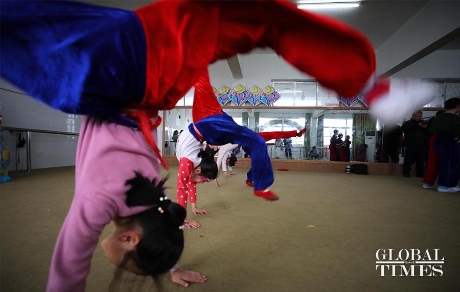 Students undergo basic skills training during the course. (Photos: Yang Hui/GT)