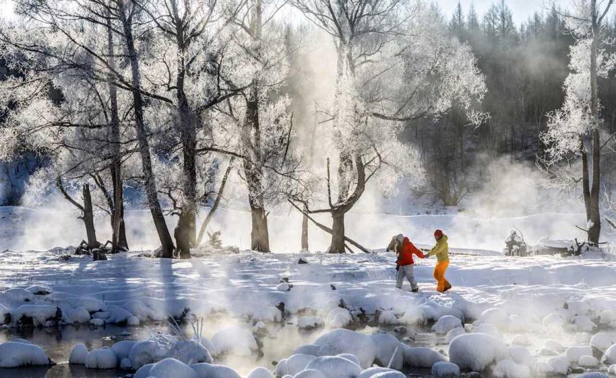 The river called Unfrozen River by the locals in Hinggan League of North China\'s Inner Mongolia autonomous region never freezes even when the temperature reaches minus 15-30 degrees Celsius. (Photo provided to chinadaily.com.cn)