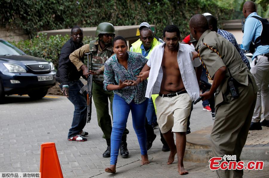 Security forces help civilians flee the scene as cars burn behind, at a hotel complex in Nairobi, Kenya Tuesday, Jan. 15, 2019. Terrorists attacked an upscale hotel complex in Kenya\'s capital Tuesday, sending people fleeing in panic as explosions and heavy gunfire reverberated through the neighborhood.  (Photo/Agencies)