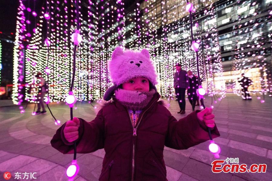 Lights installation are seen in the financial district of Canary Wharf as part of the Winter Lights festival, London, January 14, 2019. The sculptures and installations are the creations of some of artists who present work in different forms of light technology. Artists from across the world showcase installations that are interactive, performance art or visual. (Photo/Agencies)