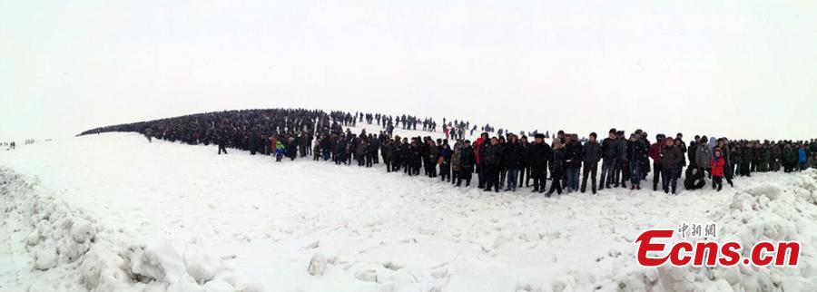 An ice and snow festival in Yining County, Northwest China\'s Xinjiang Uygur Autonomous Region in mid-January included a show of traditional sports - such as catching a sheep while riding a horse - while traditional costumes and handicrafts were also on display. (Photo: China News Service/Wang Yujun)